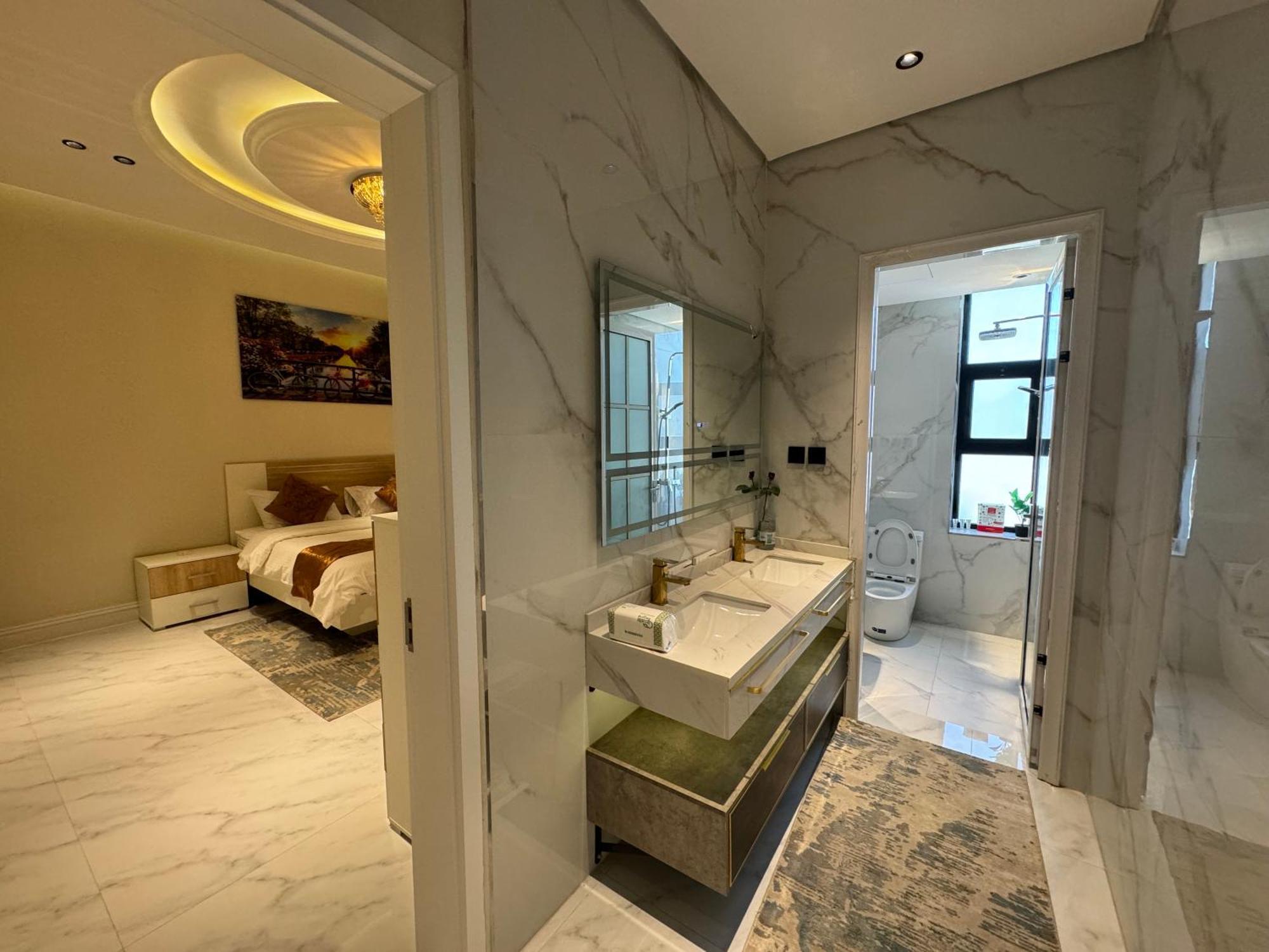 فاخرة غرفة وصالة بالعارض دخول ذاتي ٤ Apartment